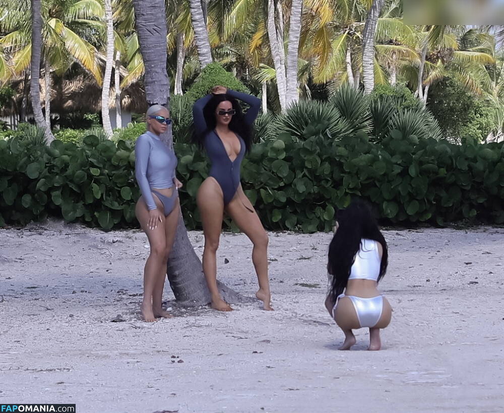 Kim Kardashian / kimkadarshian / kimkardashian Nahý OnlyFans  Uniklá fotka #86