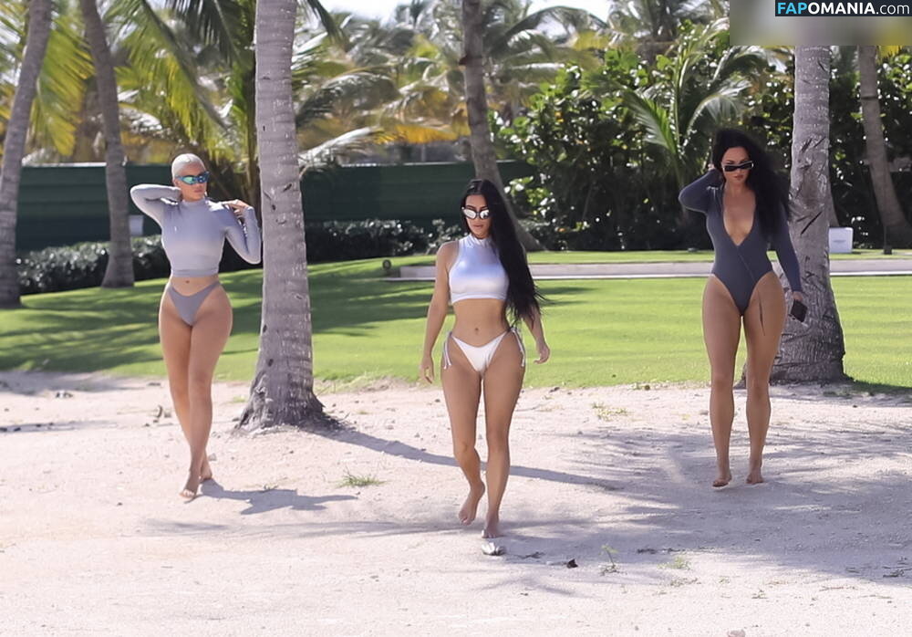 Kim Kardashian / kimkadarshian / kimkardashian Nahý OnlyFans  Uniklá fotka #90