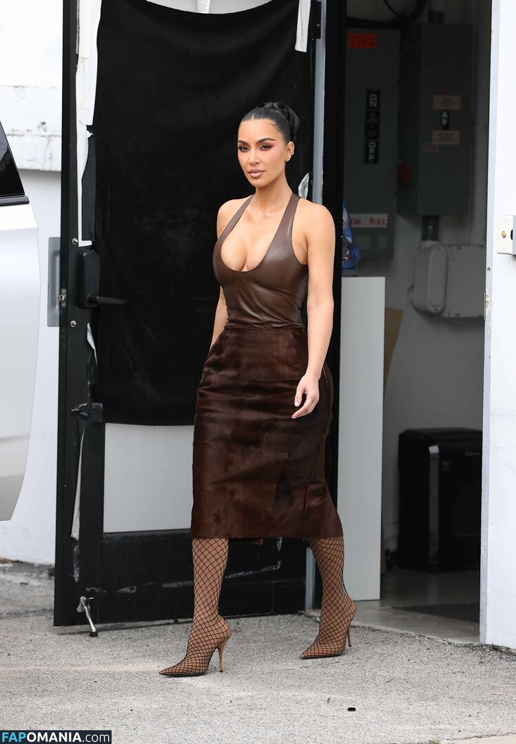 Kim Kardashian / kimkadarshian / kimkardashian Nahý OnlyFans  Uniklá fotka #146