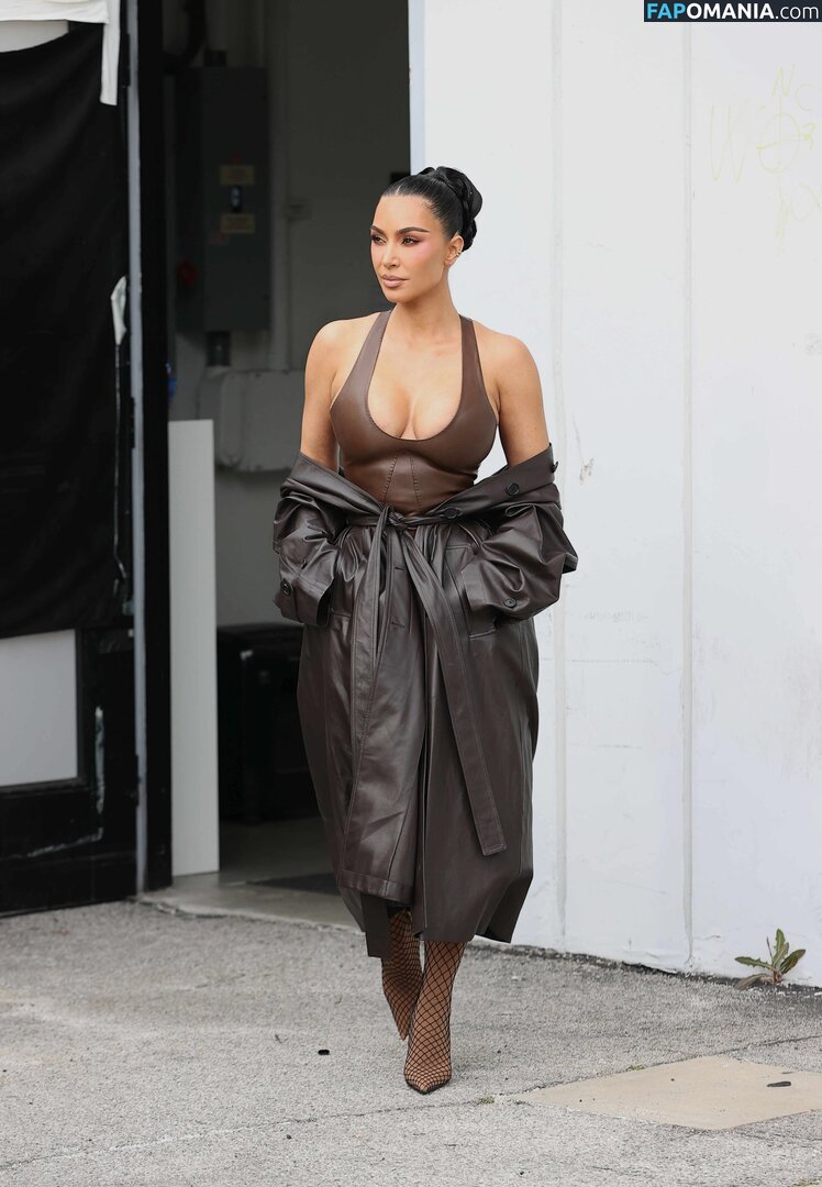 Kim Kardashian / kimkadarshian / kimkardashian Nahý OnlyFans  Uniklá fotka #148