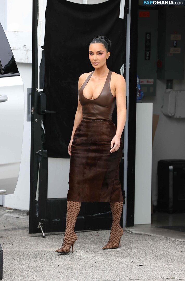Kim Kardashian / kimkadarshian / kimkardashian Nahý OnlyFans  Uniklá fotka #149