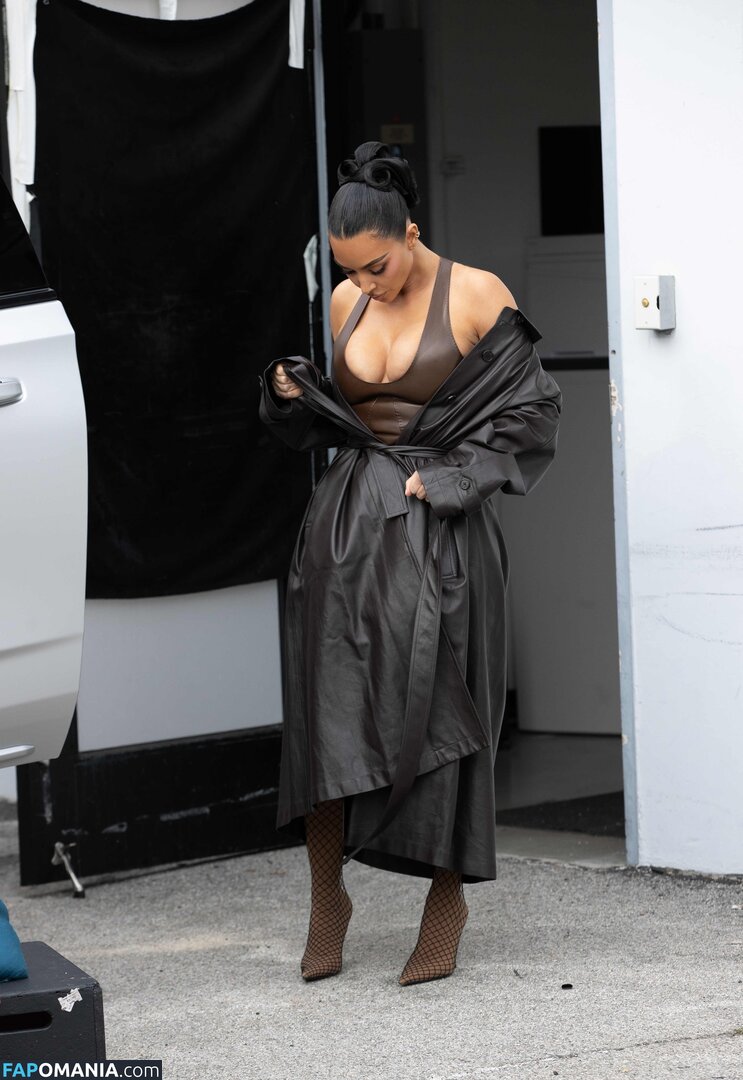 Kim Kardashian / kimkadarshian / kimkardashian Nahý OnlyFans  Uniklá fotka #151