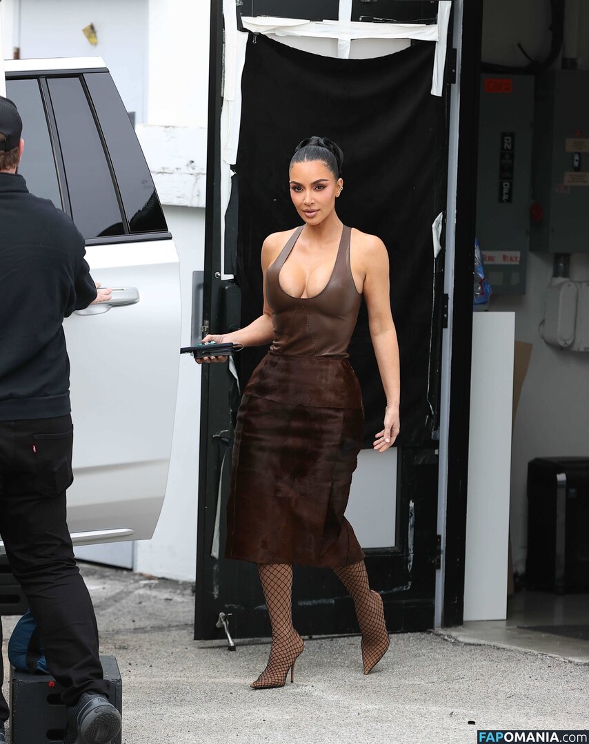Kim Kardashian / kimkadarshian / kimkardashian Nahý OnlyFans  Uniklá fotka #152