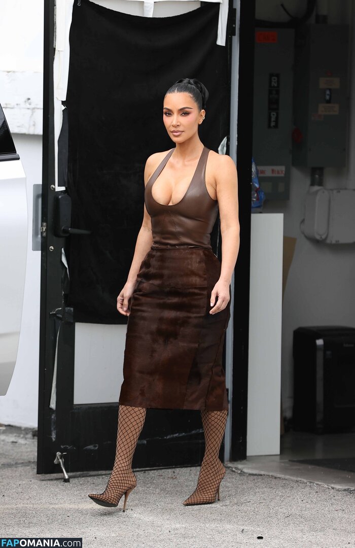 Kim Kardashian / kimkadarshian / kimkardashian Nahý OnlyFans  Uniklá fotka #153