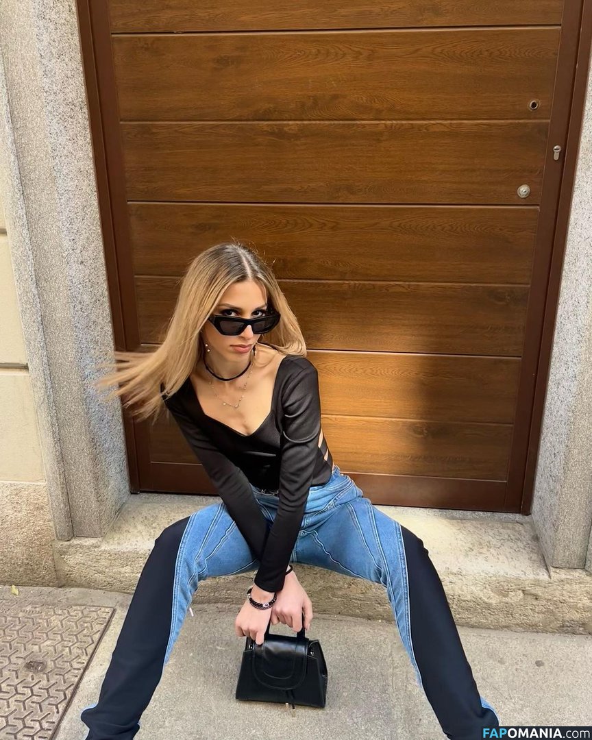 Klea Brahimi / klea_bra Nahý OnlyFans  Uniklá fotka #8