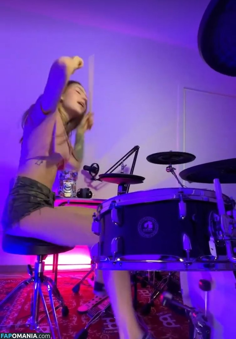 Kriss Drummer / Kristina Rybalchenko / kriss_drummer / user Nahý OnlyFans  Uniklá fotka #12