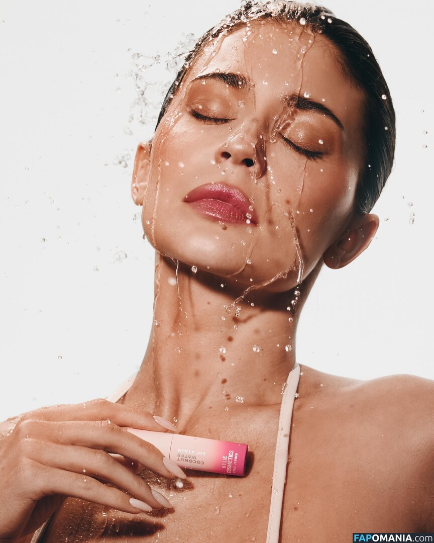 Kylie Jenner / https: / kyliejenner / kyliejenner.2 Nahý OnlyFans  Uniklá fotka #99