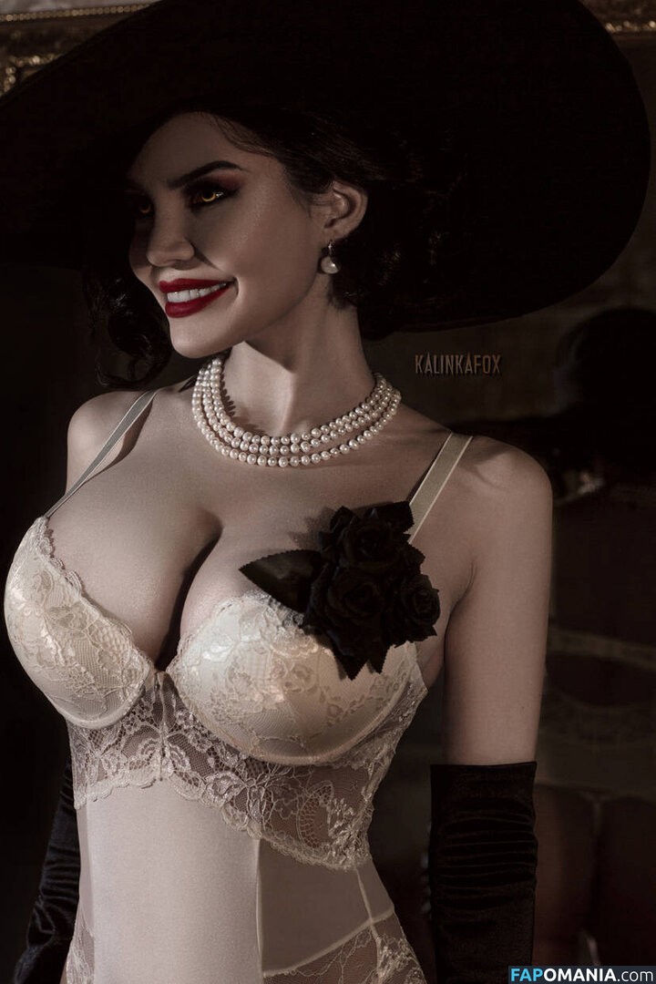 Alcina Dimitrescu and Bela Dimitrescu / Cassandra Dimitrescu / Daniela Dimitrescu / Lady Dimitrescu / ladydumitrescu Nahý OnlyFans  Uniklá fotka #8