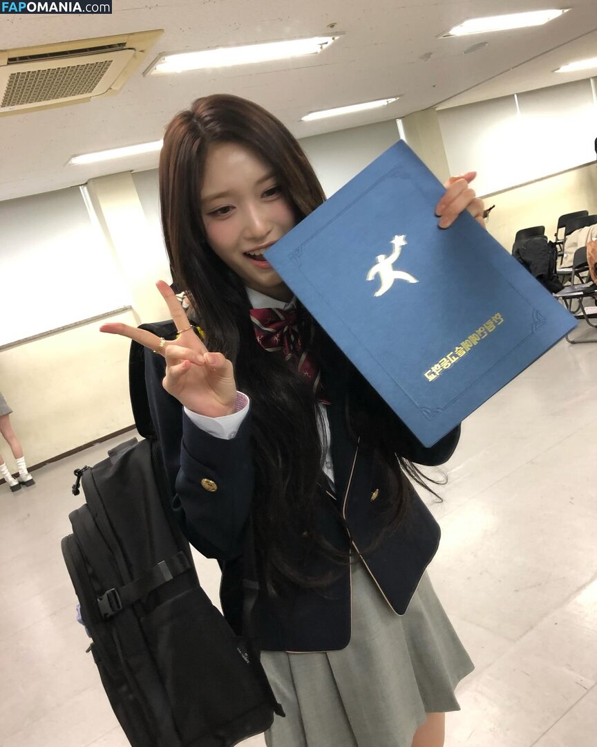 Lee Hyun-Seo / eeseooes / https: / iveleeseoi Nahý OnlyFans  Uniklá fotka #1