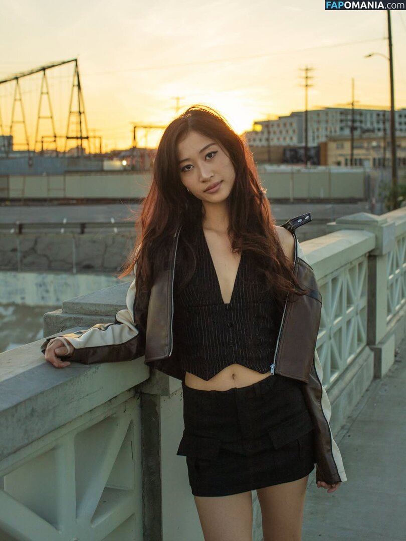 Famous Asian tiktoker / Leenda Dong / leendadong / leendaphotodumps Nahý OnlyFans  Uniklá fotka #1