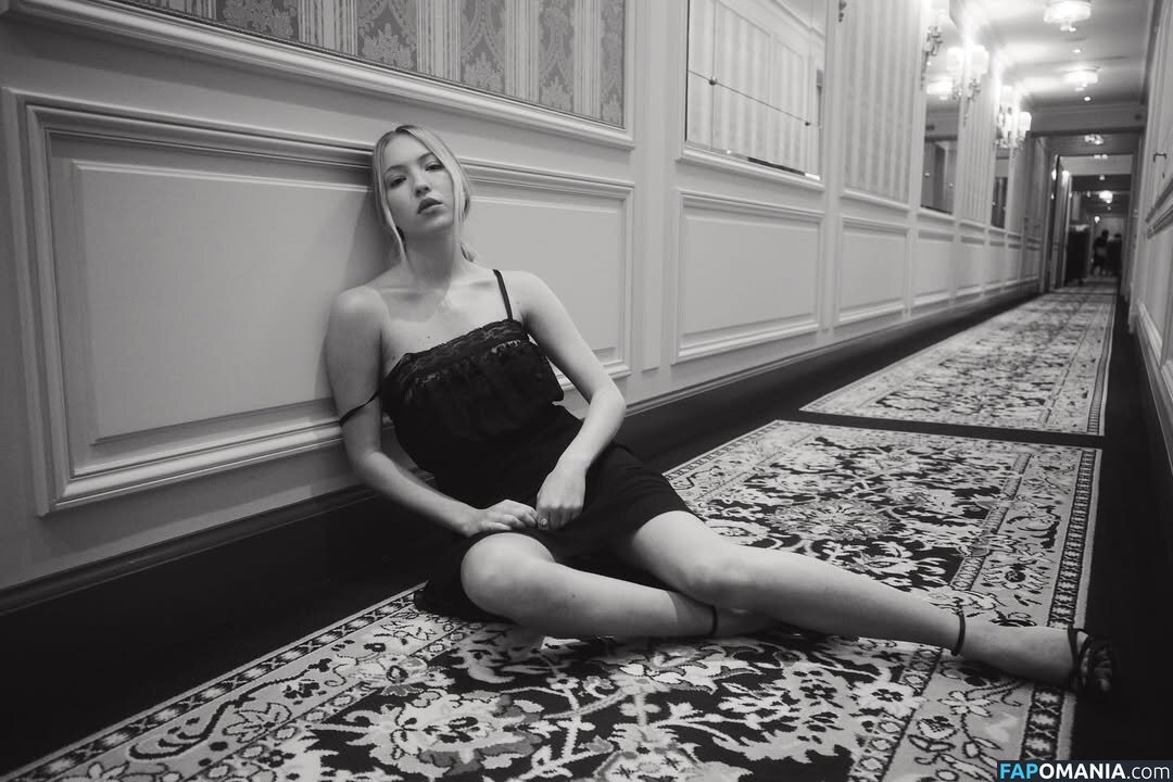 Lila Grace Moss Hack / https: Nahý OnlyFans  Uniklá fotka #8