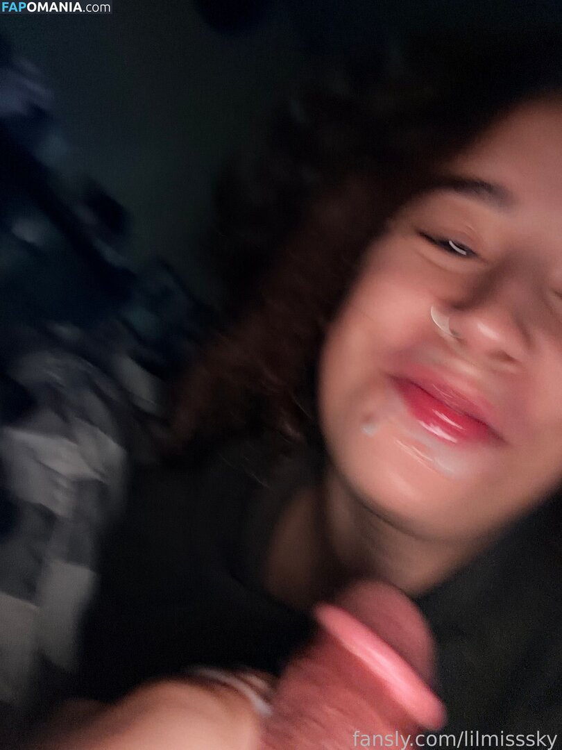 Lilmisssky / knd_sky Nahý OnlyFans  Uniklá fotka #4