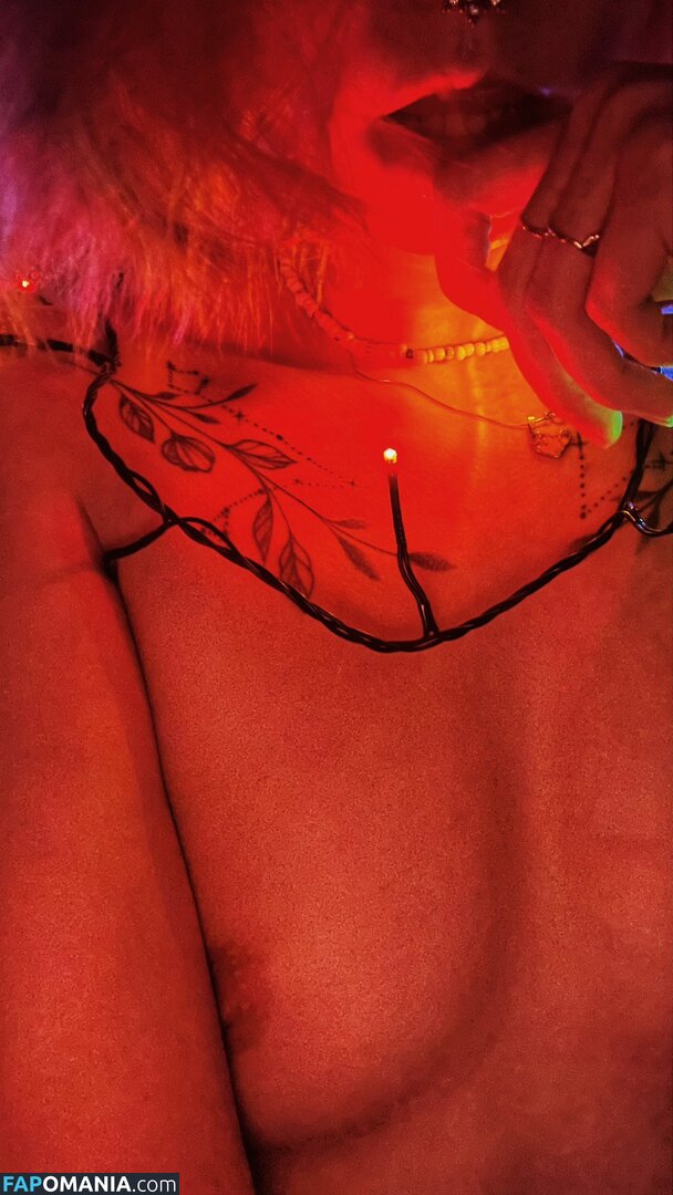 Little Satana / little.satana / s.satana_666 / tomnaya_satana Nahý OnlyFans  Uniklá fotka #24