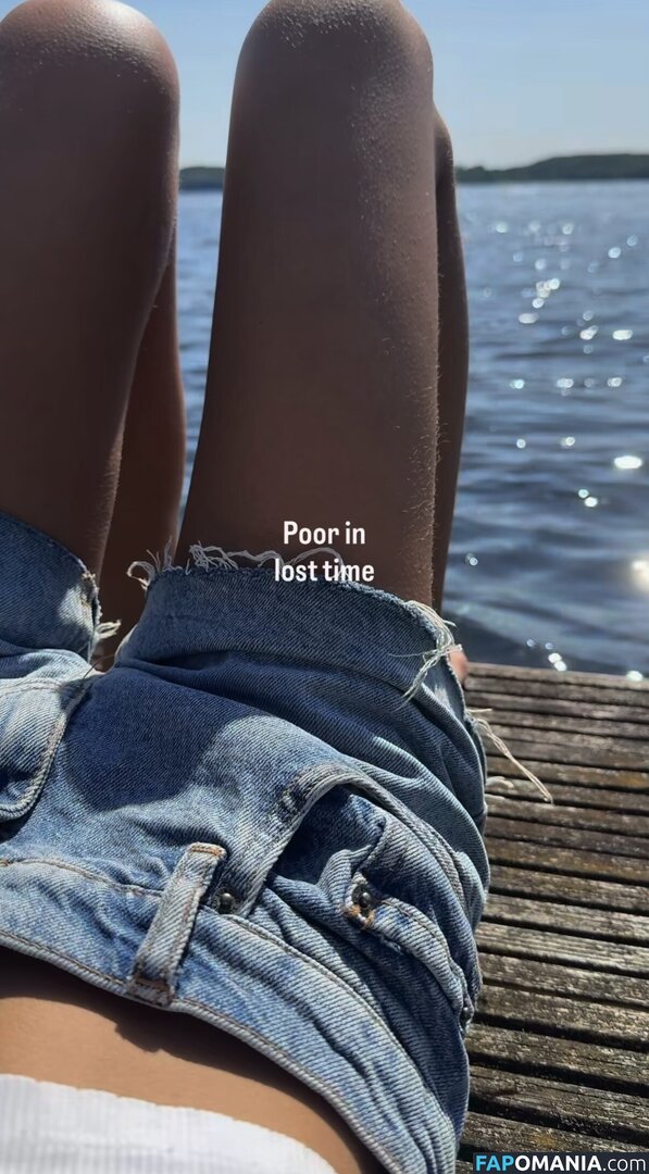 Lotta Emilie Stichler / lottastichler Nahý OnlyFans  Uniklá fotka #14