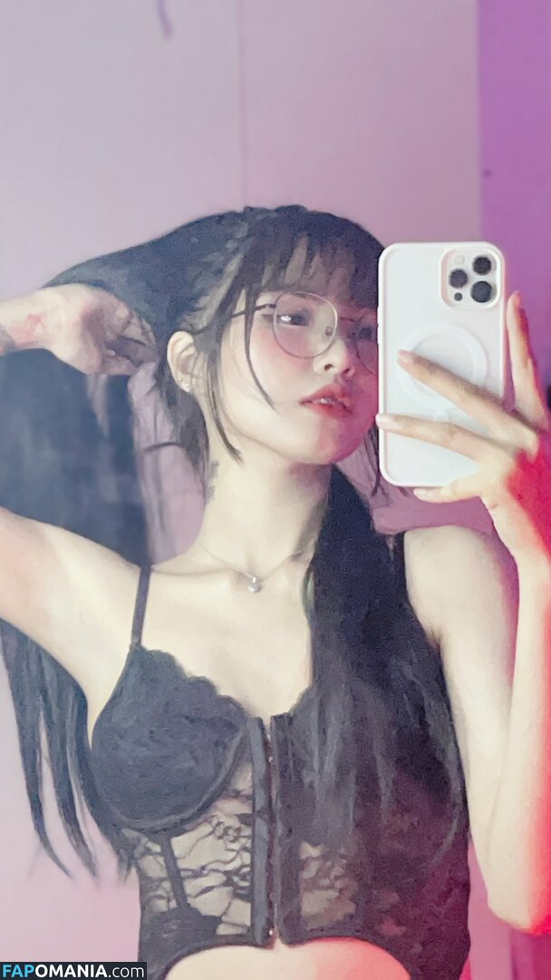 Lilith / Lou Aenlle / llthidk Nahý OnlyFans  Uniklá fotka #12