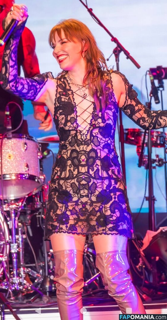 Lzzy Hale / officiallzzyhale Nahý OnlyFans  Uniklá fotka #1
