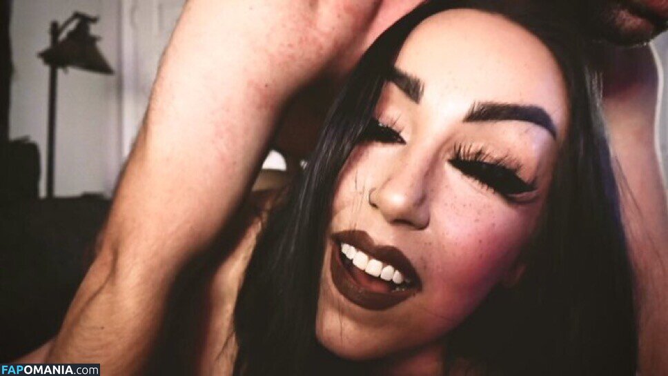 M_mortisha / https: / modern.mortisha Nahý OnlyFans  Uniklá fotka #2