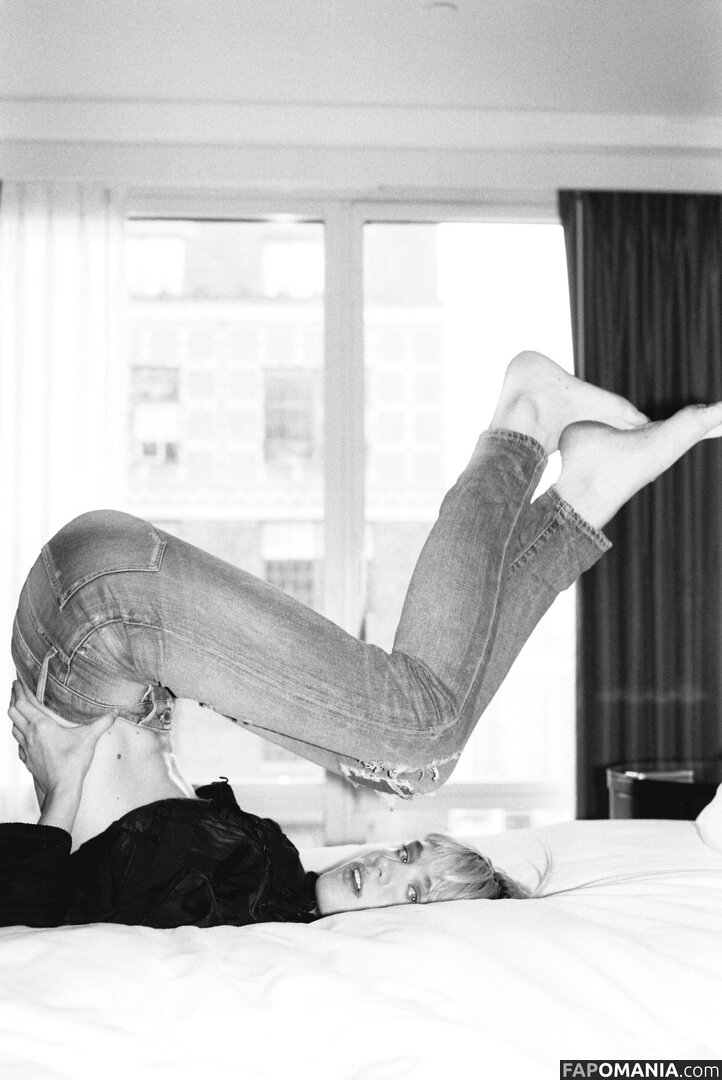 Mackenzie Davis Nahý OnlyFans  Uniklá fotka #8