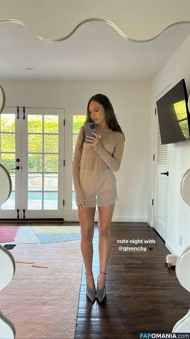 Maddie Ziegler / maddieziegler Nahý OnlyFans  Uniklá fotka #9