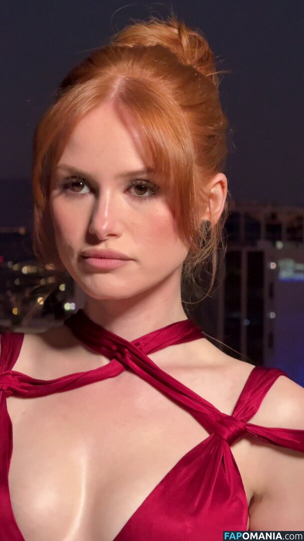 Madelaine Petsch / madelame Nahý OnlyFans  Uniklá fotka #32