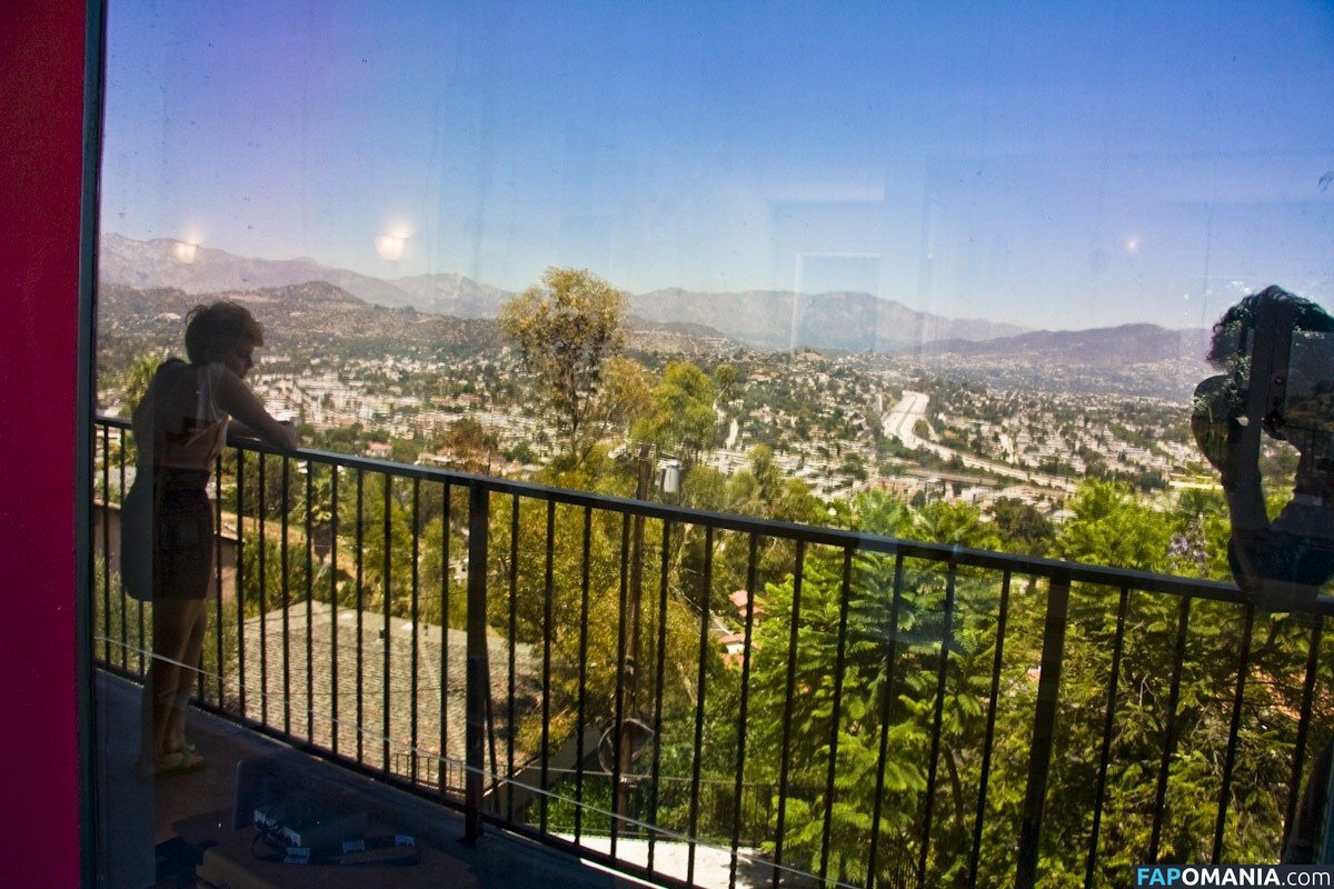 Mae Whitman / mistergarf Nahý OnlyFans  Uniklá fotka #10