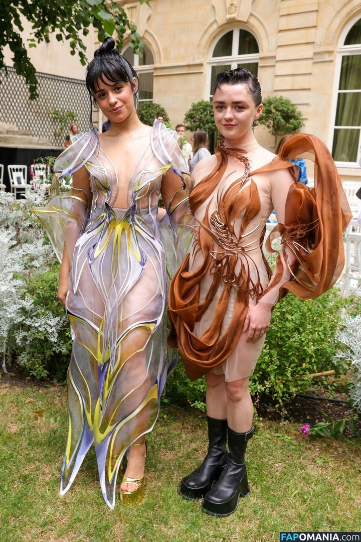 Maisie Williams Nahý Uniklá fotka #21