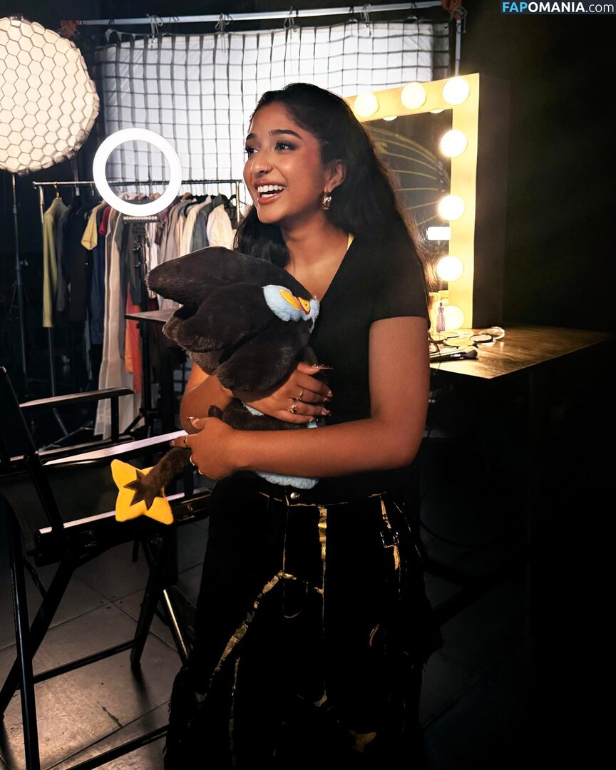 Maitreyi Ramakrishnan / maitreyiramakrishnan / ramakrishnannn Nahý OnlyFans  Uniklá fotka #3