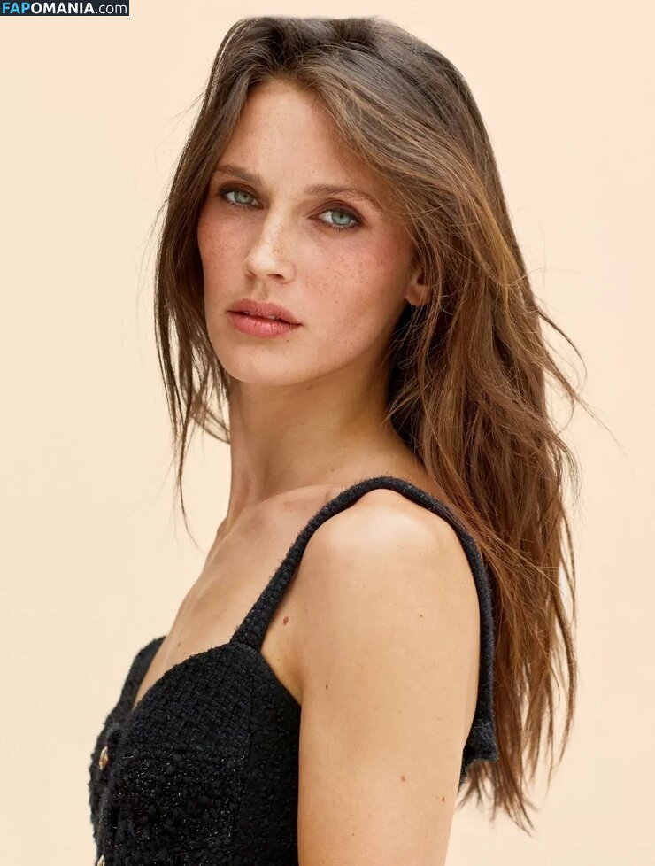 Marine Vacth / https: / marine_vacth / marinvacth Nahý OnlyFans  Uniklá fotka #5