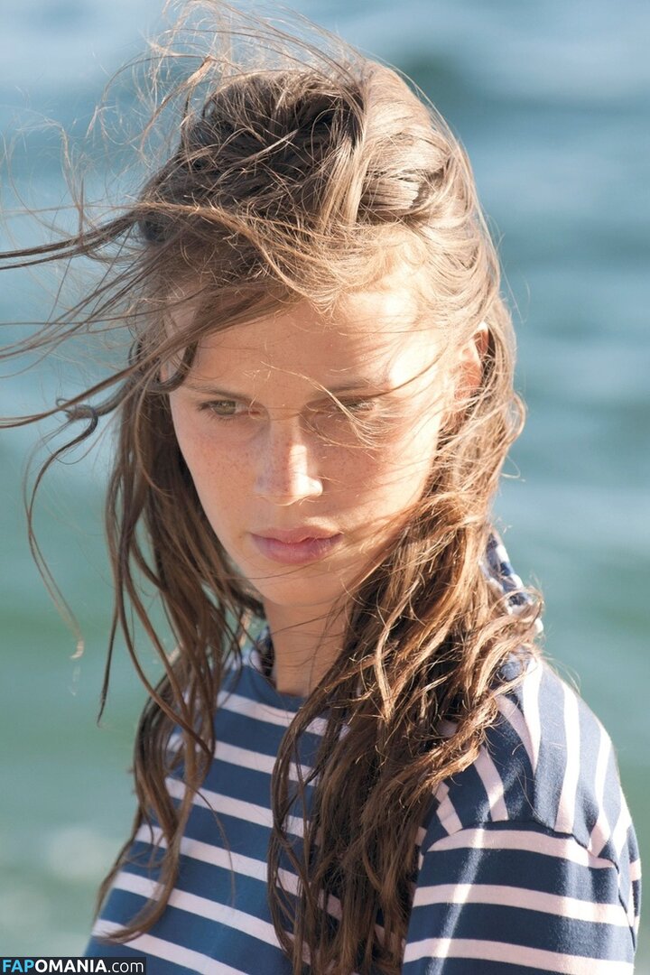 Marine Vacth / https: / marine_vacth / marinvacth Nahý OnlyFans  Uniklá fotka #8