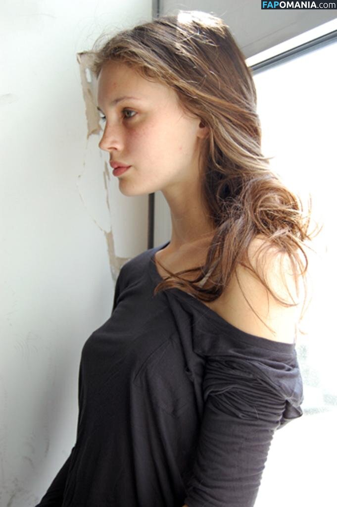 Marine Vacth / https: / marine_vacth / marinvacth Nahý OnlyFans  Uniklá fotka #10
