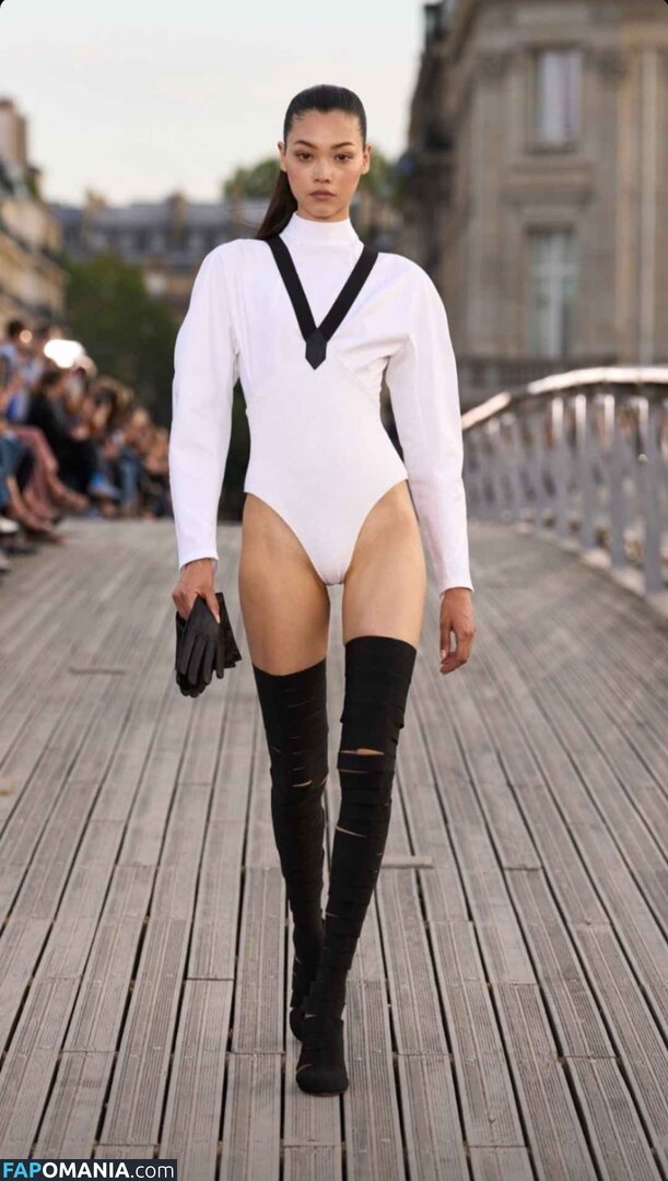 Mika Schneider / mikaschndr Nahý OnlyFans  Uniklá fotka #1