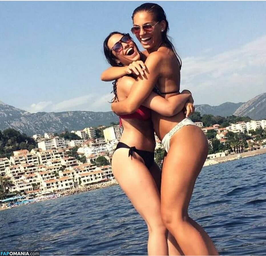 LM Reactions / LMreaction / Milena And Lola / milena.lola Nahý OnlyFans  Uniklá fotka #77