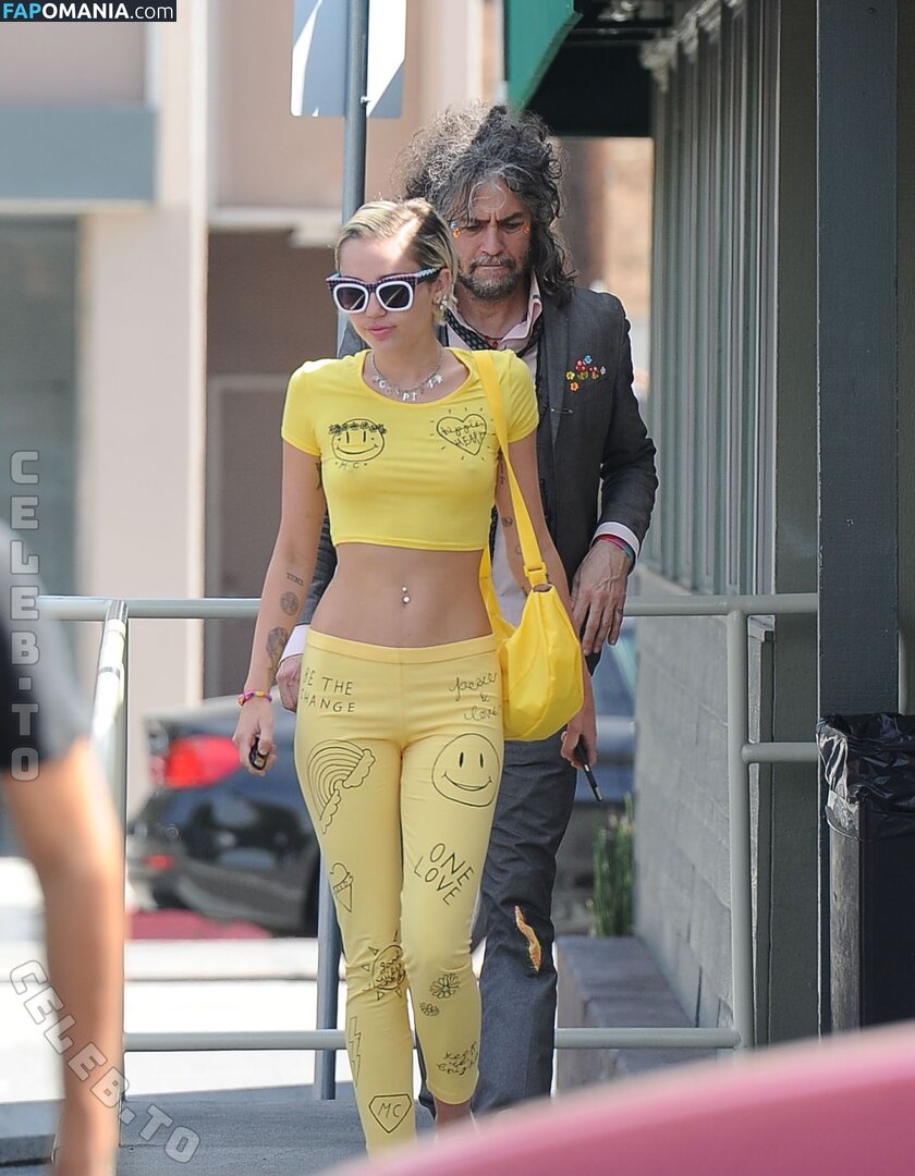 Miley Cyrus / https: / mileycyrus Nahý OnlyFans  Uniklá fotka #1