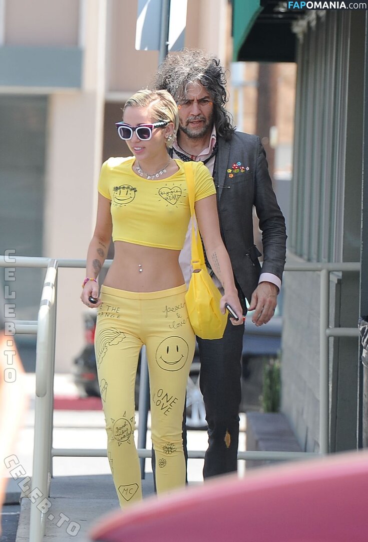 Miley Cyrus / https: / mileycyrus Nahý OnlyFans  Uniklá fotka #6
