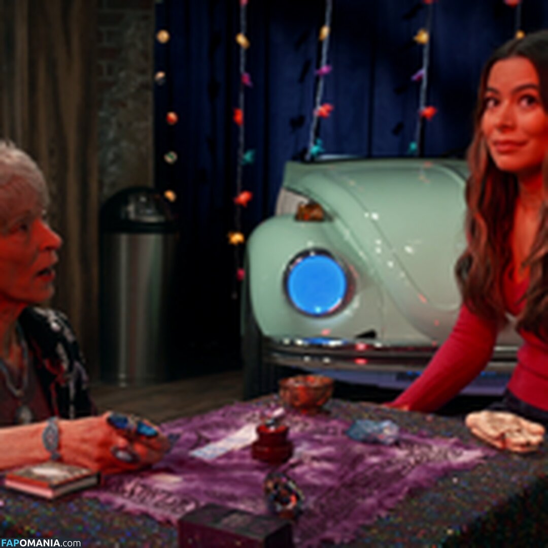 Miranda Cosgrove / MirandaCosgrove / onlyfanssz Nahý OnlyFans  Uniklá fotka #159