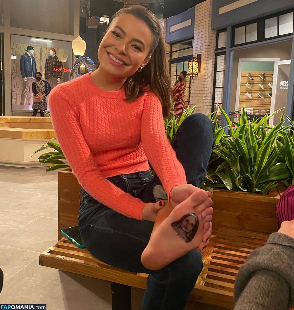 Miranda Cosgrove / MirandaCosgrove / onlyfanssz Nahý OnlyFans  Uniklá fotka #460