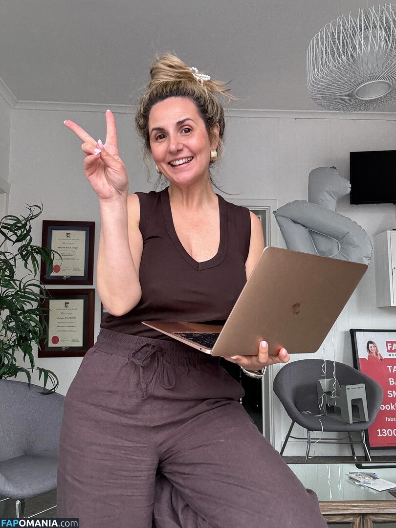 MILF Online Accountant / Miriam Holme / miriamholme Nahý OnlyFans  Uniklá fotka #8