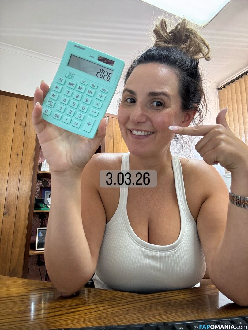 MILF Online Accountant / Miriam Holme / miriamholme Nahý OnlyFans  Uniklá fotka #18