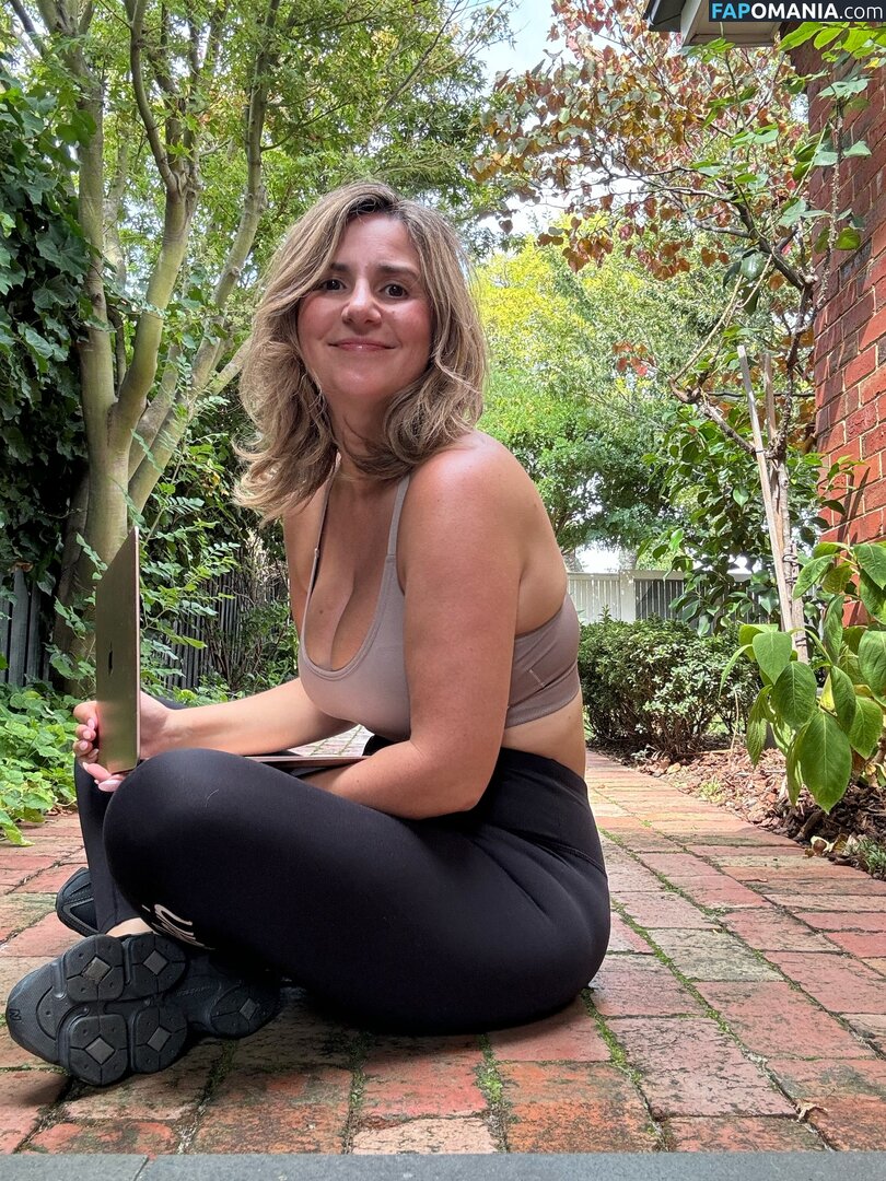 MILF Online Accountant / Miriam Holme / miriamholme Nahý OnlyFans  Uniklá fotka #20