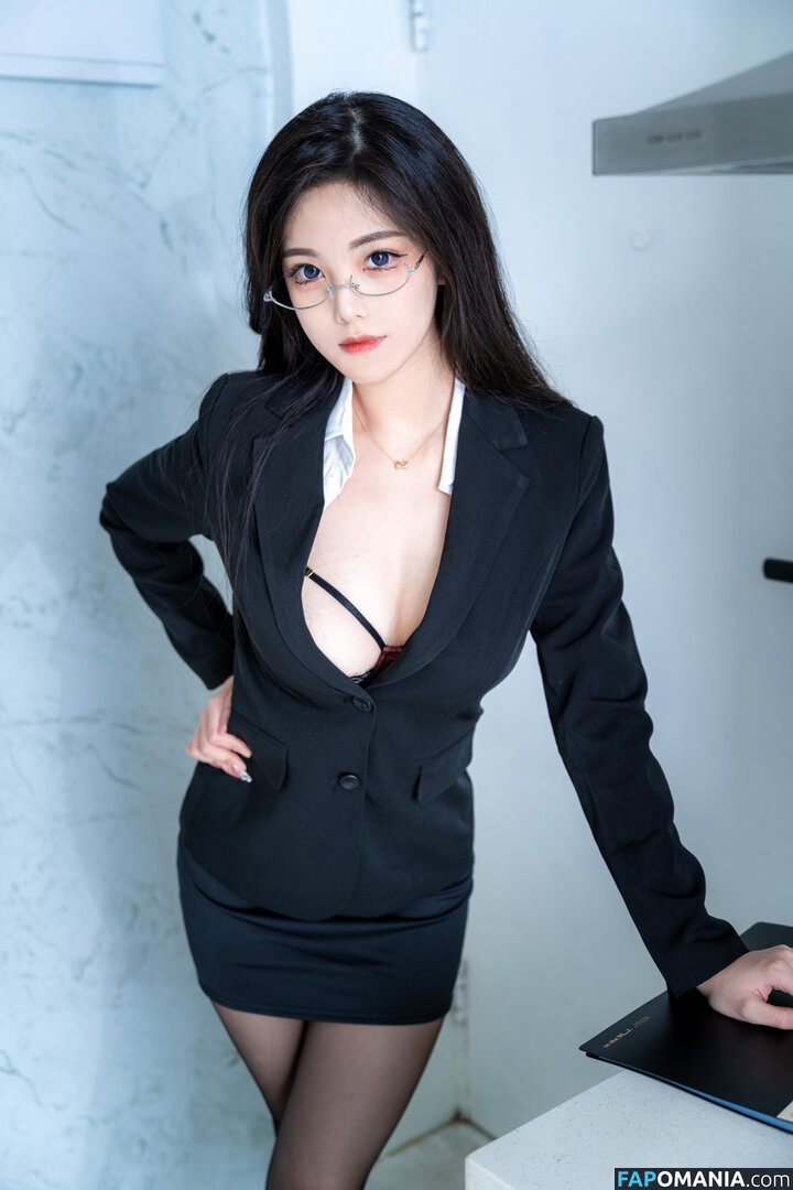 1357046erty / Mizhi_mao / mizhimaoqiu / mizhimiaoqiu / 蜜汁猫裘 Nahý OnlyFans  Uniklá fotka #40