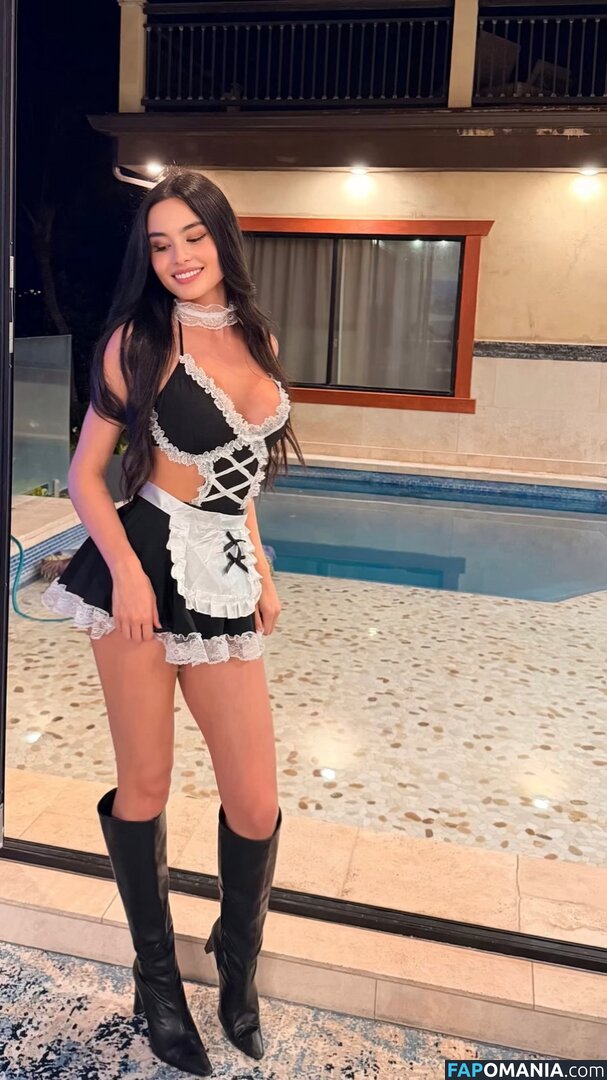 Moni Charlton / monicharlton Nahý OnlyFans  Uniklá fotka #4