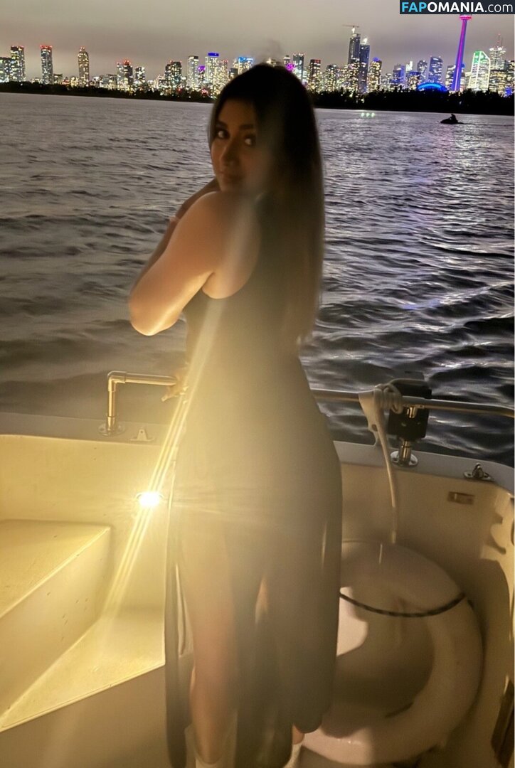 Navpreet Gotara / navpreetg_ Nahý OnlyFans  Uniklá fotka #3