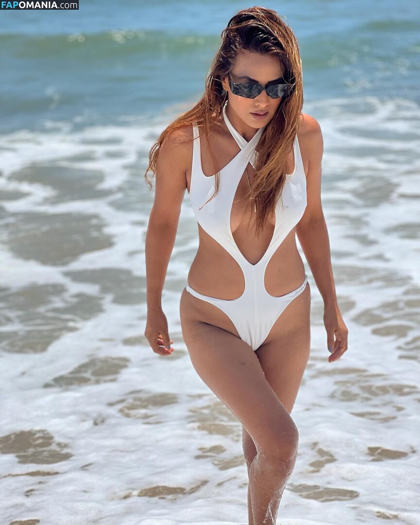 Nia Sharma Nahý OnlyFans  Uniklá fotka #20