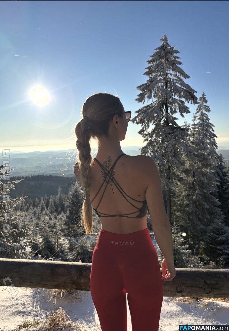 Nina Haberl / niha.original Nahý OnlyFans  Uniklá fotka #1