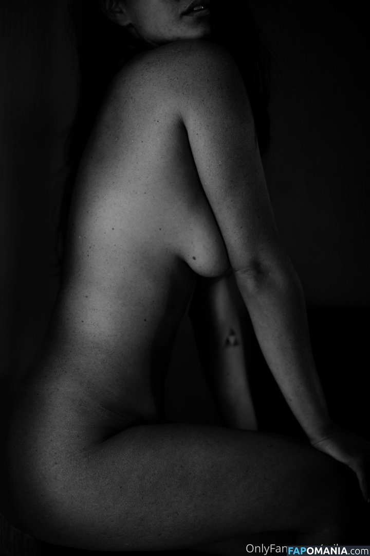 Nour Guiga / noor.g / nornaiysha / nour_guiga Nahý OnlyFans  Uniklá fotka #6