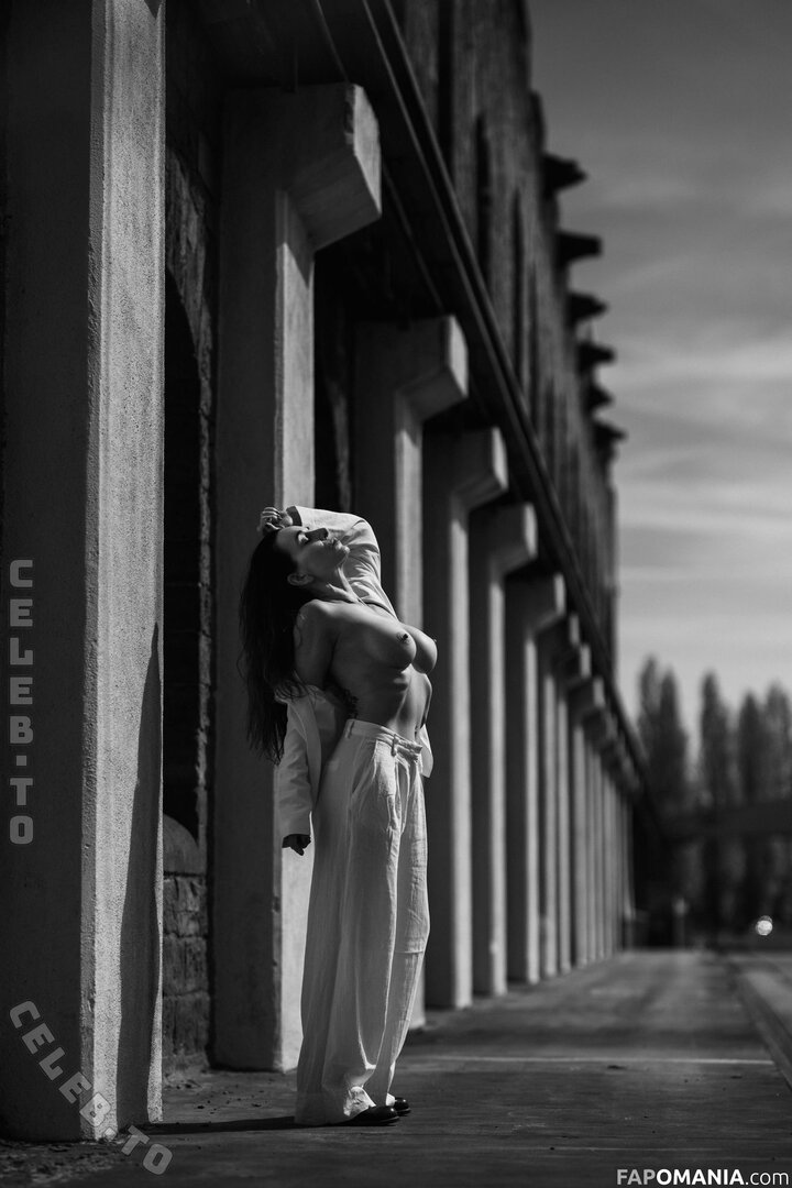 Nude In Public Nahý OnlyFans  Uniklá fotka #35