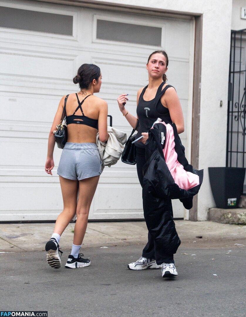 Olivia Rodrigo / oliviarodrigo Nahý OnlyFans  Uniklá fotka #57