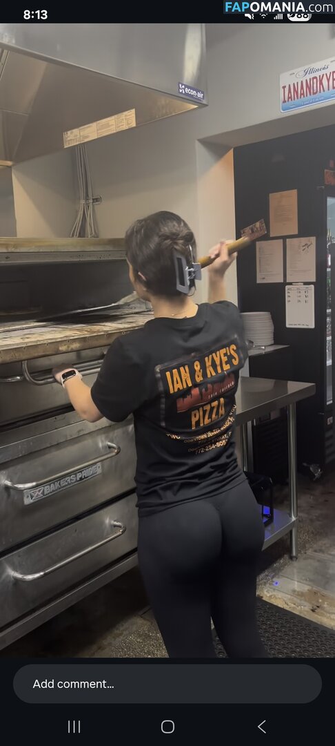 Pizzeria Baddies Nahý OnlyFans  Uniklá fotka #1