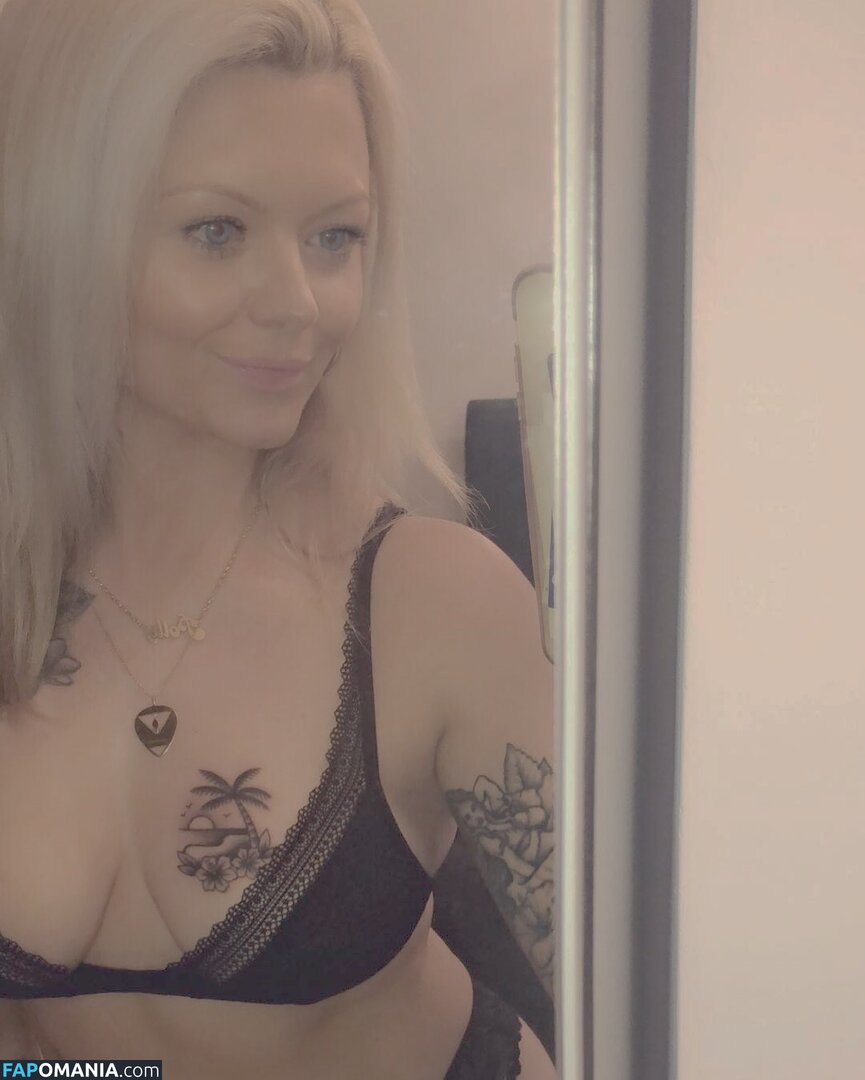 Darts / Polly James / pollyjames Nahý OnlyFans  Uniklá fotka #7