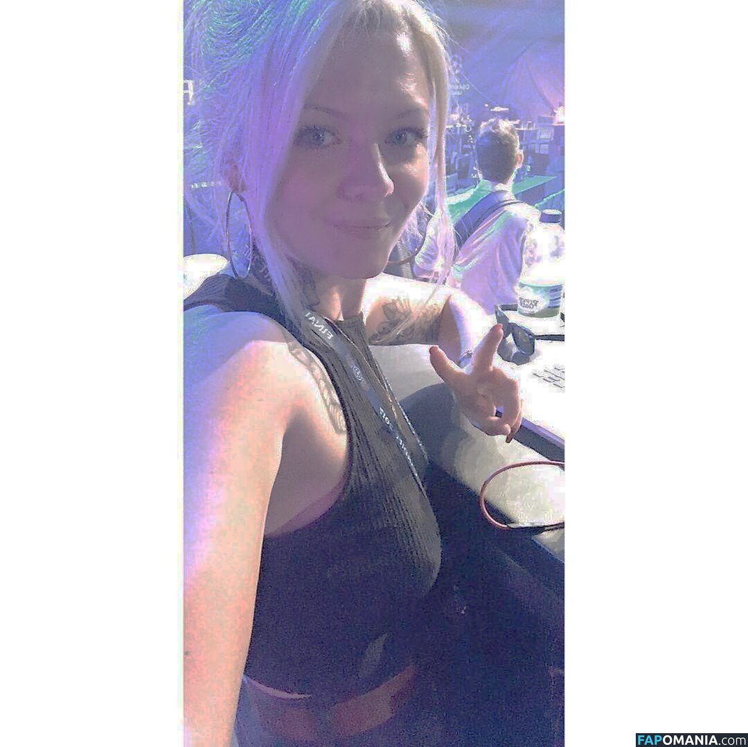 Darts / Polly James / pollyjames Nahý OnlyFans  Uniklá fotka #14